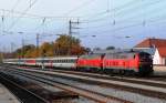 Die 218 401 und eine Schwesterlok brachten am 26.7.2009 den EC nach Mnchen. Hier in Pasing.