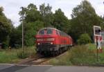 218 412-5 fhrt mit ihrer RB in den Bahnhof Emmelshausen ein.