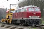 Die 218 387-9 mit einem kleinen Bauzug durchfhrt Duisburg Neudorf am 01.04.2011