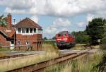 218 117-0 und eine Schwesterlokomotive ziehen am 4.08.2009 einen IC auf der Marschbahn Richtung Sden und passieren dabei die Blockstelle Weddingstedt. 
