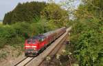 218 472 mit RE 57516 bei Schwabhausen (23.04.2011)