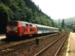 218 144-4 mit RE 3467 Essen-Warburg auf Bahnhof Brilon Wald am 17-7-1996. Bild und scan: Date Jan de Vries. 