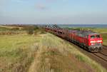 Die 218 342-4 zieht einen Syltshuttle in DT von Niebll aufs Festland Richtung Westerland auf Sylt am 20.08.2011