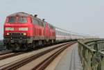 218 340-8 mit 218 xxx-x auf der Hochbrcke Hochdonn am 03.08.2011