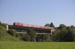 Die 218 462-0 fuhr am 25.08.2011 ber das Viadukt bei Kaufering.