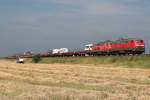 Die 218 314-3 zieht in DT ihren Syltshuttle von Westerland auf Sylt zwischen Keitum und Morsum Richtung Niebll am 21.08.2011