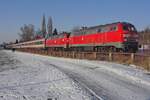 218 499-2 und 218 3xx mit IC 119  BODENSEE  von Mnster nach Innsbruck am 05.02.2012 zwischen Friedrichshafen und Eriskirch.