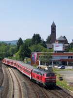 218 151 verlsst mit einem Fahrrad-Sonderzug am 17.07.05 Gerolstein Ri.