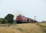 218 369-7 und eine weitere 218 mit einem Sylt Shuttle in Keitum am 07.07.12