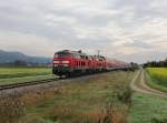 Die 218 428 und die 218 401 mit einem Wiesensonderzug nach Mnchen am 29.09.2012 unterwegs bei Julbach.