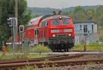 Glauburg-Stockheim mal anders umgesetzt: 218 449-7 verlsst am 30. August 2012 den Bahnhof mit einem RE nach Frankfurt (Main) Hbf.