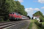 218 326-7 + 218 487-7 mit dem Intercity 119 in Bad Schussenried am 31.07.2012