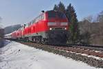 218 406-7 und 218 443-0 ziehen am 26.01.2013 die 101 069-3 mit den Wagen des IC 1218 „Ski-Express Arlberg“ (München - Innsbruck - Lindau - Friedrichshafen - Ulm - Frankfurt) zwischen