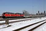 Die 218 463-8 und 218 437-2 mit dem EC von Mnchen nach Zrich durch Kaufering am 04.03.2013