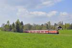 Die 218 487 hat soeben den Bahnhof Mnsingen verlassen und ist mit ihrem Sonderzug RE 28921 auf dem Weg in Richtung Ulm.Dort wird dem Zug eine E-Lok angehngt und er fhrt weiter nach Tbingen.Bild