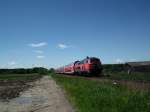 Am 28.05.2013 erreicht 218 423 mit ihrem RE den Bahnhof Hrlkofen.