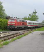 218 326 mit einen IC am Haken am 26.05.2013 durch Sonthofen.