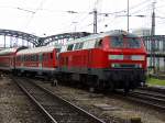 218 423-2, zieht eine gemischte Wagengarnitur der SOB(SdOstBayernbahn)in den Mnchener Hauptbahnhof; 130607