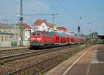 218 438 mit IRE 4246 Lindau HBF-Stuttgart HBF in Esslingen am Neckar.Aufgenommen am 9.7.2013