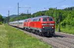 218 491 mit Schwesterlok ist mit IC 2013 nach Oberstdorf unterwegs.Die Besonderhei dieses Zuges er verkhrt ab Ulm HBF als RE 2013 nach Oberstdorf.Aufgenommen in Gingen(Fils)am 12.7.2013.