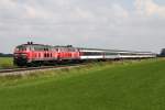 Die 218 402-6 und 218 400-0 brummen mit dem EC von Mnchen nach Zrich vor der Einfahrt in Buchloe am 07.07.2013