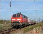 Die BR 218 221 zieht den letzten Urlaubs IC der Saison 2006 nach Rostock Hbf.