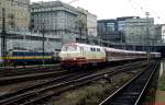 Ergänzung zum gestrigen Bild von Gerd Hahn: 218 217-8 trifft am 02.09.1995 mit dem Moldau-Express der IGE in Praha hl.