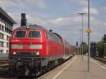 218 409 fährt mit einem IRE nach Stuttgart in Friedrichshafen Stadt ein. (April 2014) 