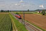 DB Diesellok 218 463-8 mit unbekannter Schwesterlok passiert mit dem Ec 193 den Ort Sontheim und setzt die Fahrt fort Richtung München.Bild vom 8.8.2014