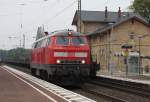 218413 brummt solo am 24.9.2014 um 11.45 Uhr in Richtung Osnabrück durch den Bahnhof Hasbergen.