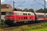 Die Diesel Lok 218 416-6 der DB vor einem Sonderzug der BahnTouristikExpress-Gesellschaft am 30.09.14 bei Oberaudorf im Inntal.