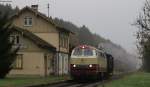 218 105-5 mit 93 1360 als Tfzf 83574 (Blumberg-Zollhs-Rottweil) in Riedöschingen 3.10.14