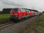 218 401-8 und 218 421-6 mit dem EC 195, Zrich - Mnchen, bei Kilegg-Schurtannen (11.10.2014).