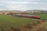 DB 218 470 passiert bei Goslar-Baßgeige mit RE 14079 nach Goslar am 8 Dezember 2014.