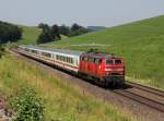 Die 218 326 mit dem IC Nebelhorn am 05.07.2015 unterwegs bei Günzach.