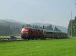 DB Fernverkehr 218 326-7 mit dem IC Nebelhorn am 09.08.15 bei Fischen im Allgäu. Genau zu diesem Moment kamm wieder die Sonne aber es regnete noch weiter