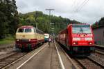 Als am 13.09.2014 die Freiburger 146 229-0 mit einem RE (Karlsruhe Hbf - Konstanz) in Triberg einfuhr, stand auf Gleis 3 die WestFrankenBahn 218 105-5 wegen den Triberger Bahnhofstagen zwischen