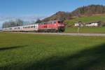 Bei Unterthalhofen (Fischen im Allgäu) hat 218 343-2 mit dem IC 2058 'NEBELHORN', Augsburg - Oberstdorf, am 21.02.2016 gleich den vorletzten Halt, Fischen im Allgäu erreicht.