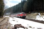 Eine 218er in der Hölle des Schwarzwaldes - IRE 3220 mit 218 427-3 hat gerade den ehm. Bahnhof Kappel Gutachbrücke durchfahren (26.03.2016)