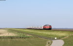 218 397-8 und 218 380-4 mit dem IC 2375 (Westerland(Sylt)-Karlsruhe Hbf) am Hindenburgdamm 8.5.16