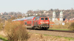 218 438-0 mit IRE 4211 vor der Weissenauer Kapelle, April 2015.