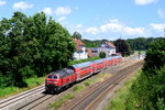 218 496 mit IRE 4227 Stuttgart Hbf - Lindau Hbf, bei der Ausfahrt aus Bad Schussenried. 30.07.2016

