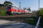 Gleisdreieck Lindau - Auf den ersten Blick tglich in Lindau zu sehen - 218er in Doppeltraktion mit schweizer Reisezugwagen.