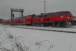 218 406-7 mit IRE 4218, Lindau - Stuttgart, bei der Ausfahrt aus dem Bahnhof von Biberach (Riß), 17.01.2017.