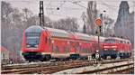 IRE 4211 aus Stuttgart erreicht in Kürze den Inselbahnhof Lindau Hbf. Die zwei 218er warten auf den IC 118 aus Innsbruck zur Weiterfahrt nach Münster (Westf). (14.02.2017)