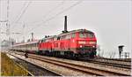 218 343-2 und 218 481-0 mit dem IC118 nach Münster (Westf) verlassen Lindau.