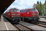 218 409-1 der DB ZugBus Regionalverkehr Alb-Bodensee GmbH (RAB) (DB Regio Baden-Württemberg) als RE 4226 bzw. IRE 4226 nach Stuttgart Hbf trifft auf 218 443-0 als IRE 4217 bzw. RE 4217 von Stuttgart Hbf in ihrem Start- bzw. Endbahnhof Lindau Hbf.
[11.7.2018 | 15:04 Uhr]