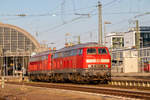 Br 218 832 steht mit 218 838 am Abend des 04.04.2020 am Karlsruher Hbf abgestellt.