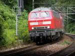 218 480 mit einem RE der Linie Mannheim- Heilbronn in wenige Meter vor dem S-Bahn Haltepunkt Heidelberg Weststadt/ Sdstadt.