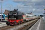 DB 218 497  Piko/Märklin  verlässt am Karfreitag, 3.4.2026 mit dem IC 2311 zum letzten Betriebsmonats der ICs auf der Marschbahn den Bahnhof Niebüll, damit der IC seinen Weg in die